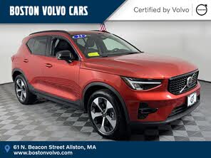 Volvo XC40 B5 Plus Dark Theme AWD