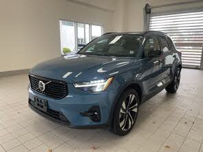 Volvo XC40 B5 Plus Dark Theme AWD