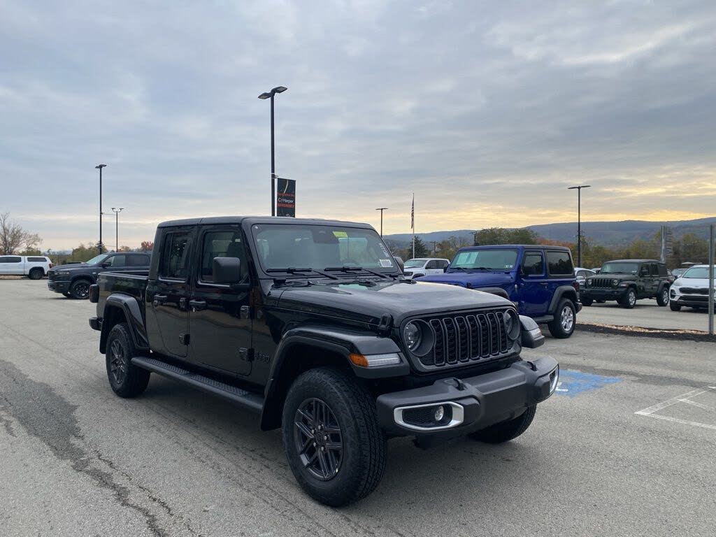 2026 Jeep Gladiator Sport S Crew Cab 4WD