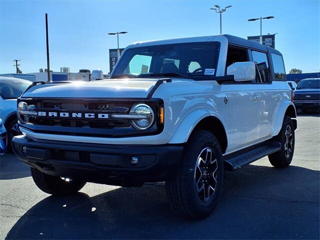 2025 Ford Bronco Outer Banks 4-Door 4WD