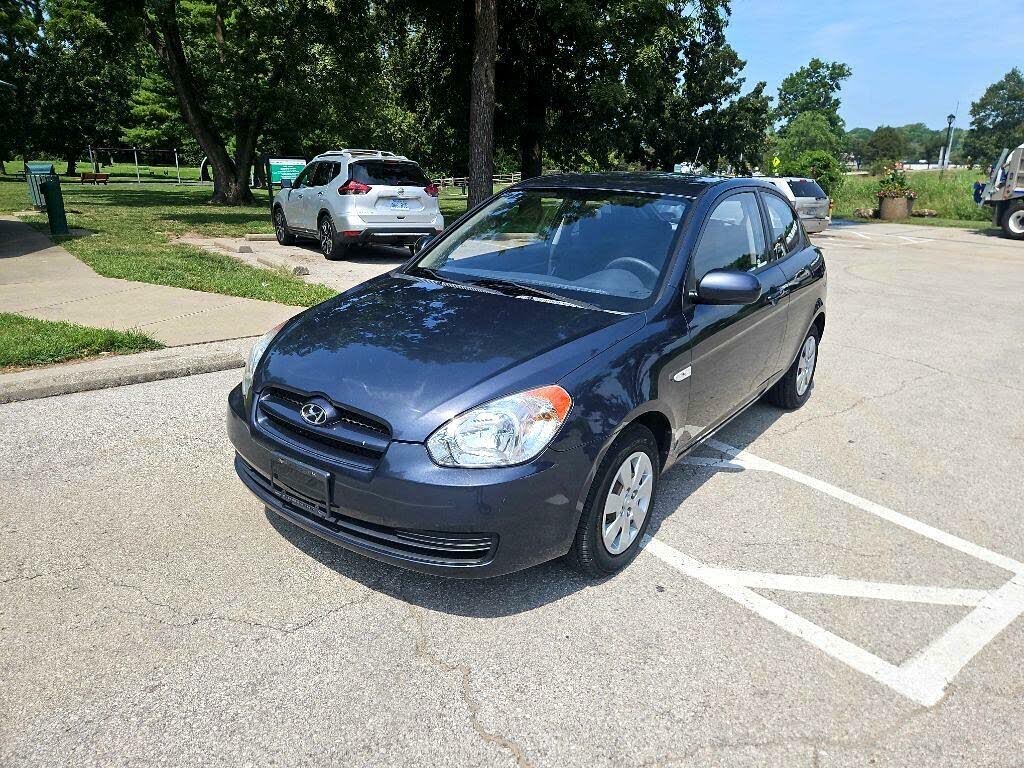 2011 Hyundai Accent GL Hatchback FWD