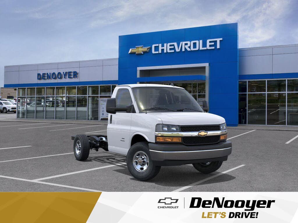 2025 Chevrolet Express Chassis 3500 Cutaway 139