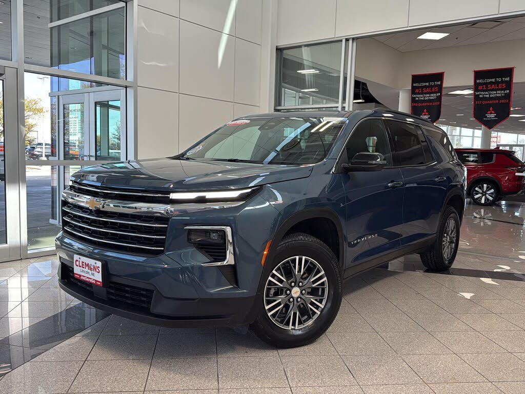 2025 Chevrolet Traverse LT FWD