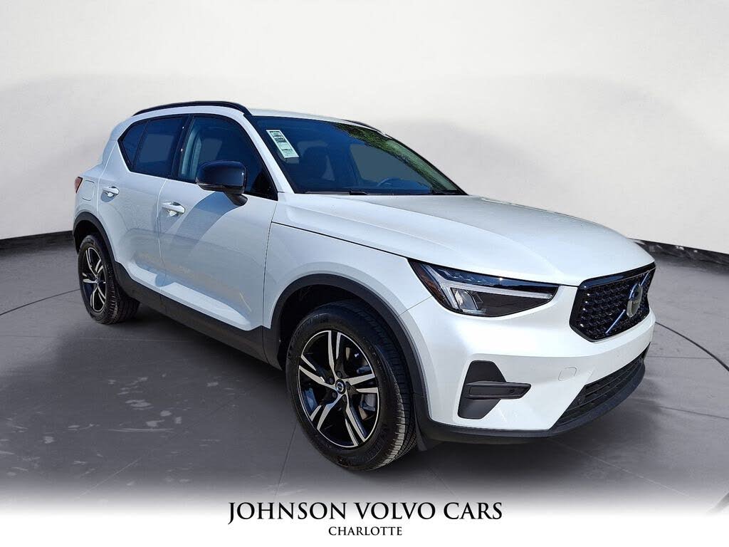 2026 Volvo XC40 B5 Core AWD