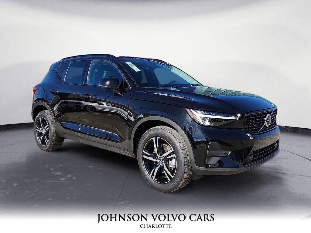 2026 Volvo XC40 B5 Core AWD