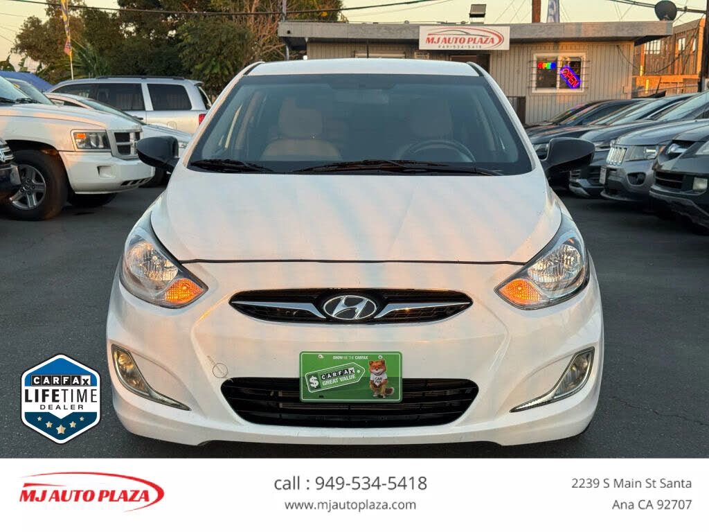 2013 Hyundai Accent GS 4-Door Hatchback FWD