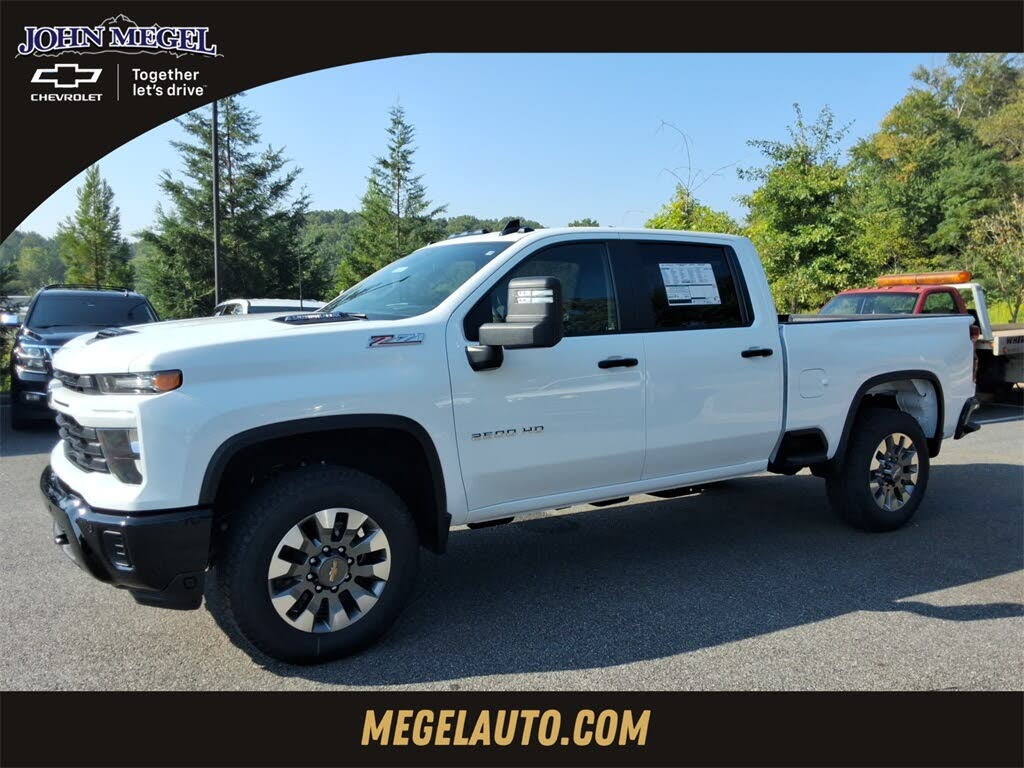 2026 Chevrolet Silverado 2500HD Custom Crew Cab 4WD