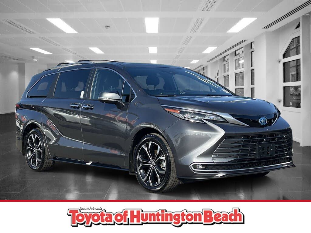 2025 Toyota Sienna Platinum 7-Passenger FWD