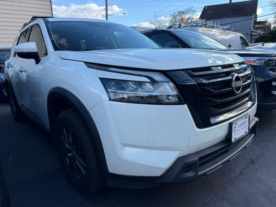 2022 Nissan Pathfinder SV FWD
