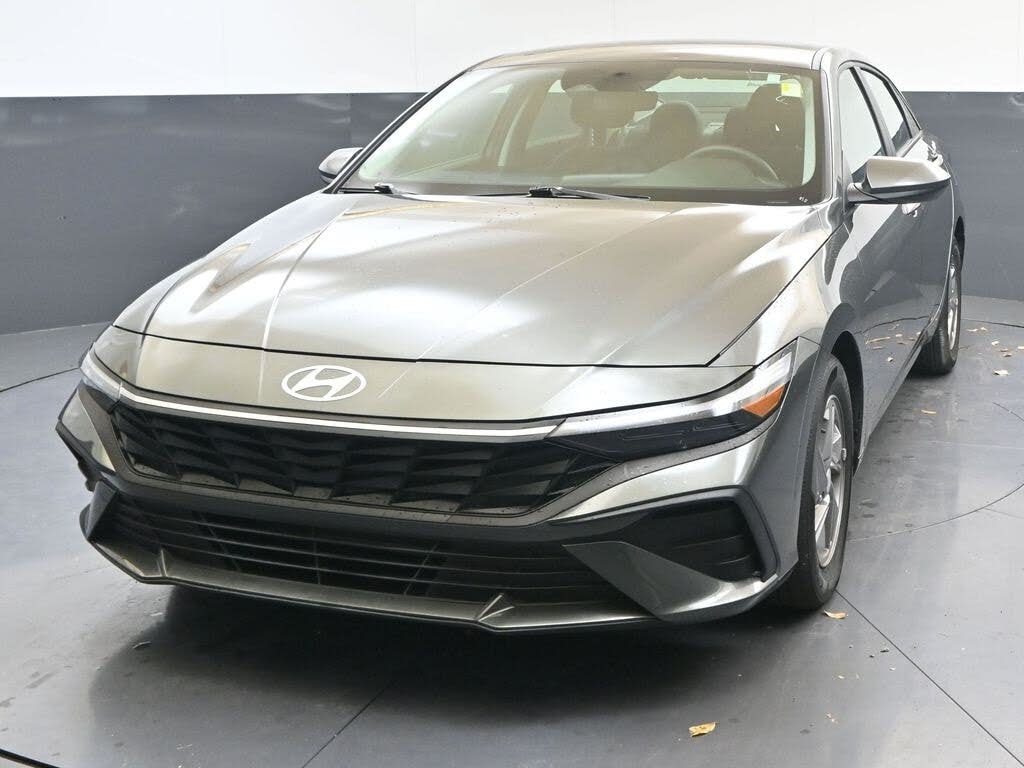 2025 Hyundai Elantra SE FWD