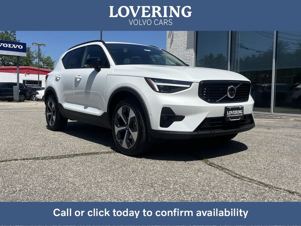 2025 Volvo XC40 B5 Plus Dark Theme AWD