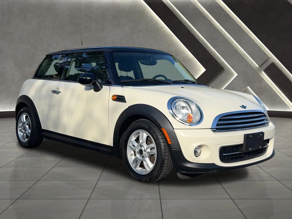 2013 MINI Cooper Hatchback FWD