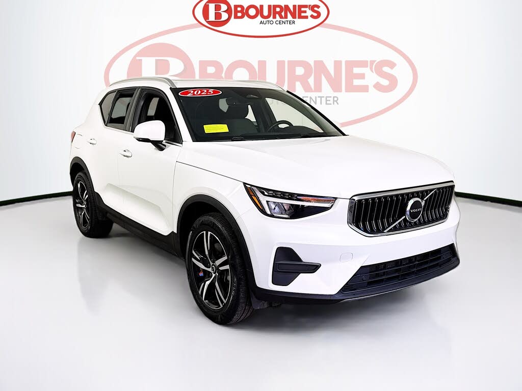 2025 Volvo XC40 B5 Core Bright Theme AWD