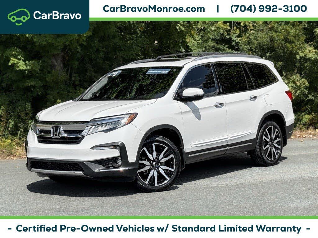 2021 Honda Pilot Touring AWD with Rear Captains Chairs