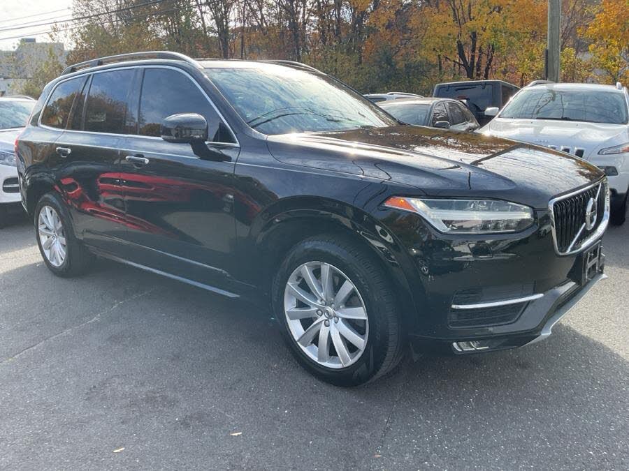 2017 Volvo XC90 T6 Momentum AWD