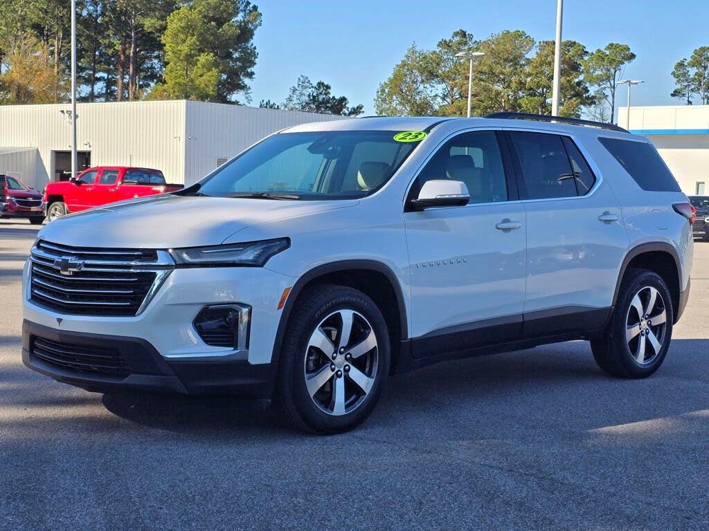 2023 Chevrolet Traverse LT Leather FWD
