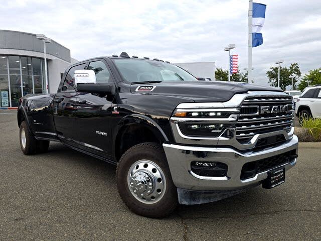 2026 RAM 3500 Limited Crew Cab LB DRW 4WD