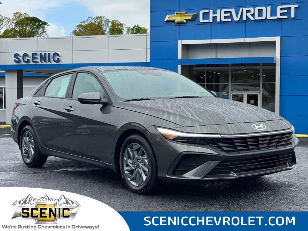 2024 Hyundai Elantra SEL FWD