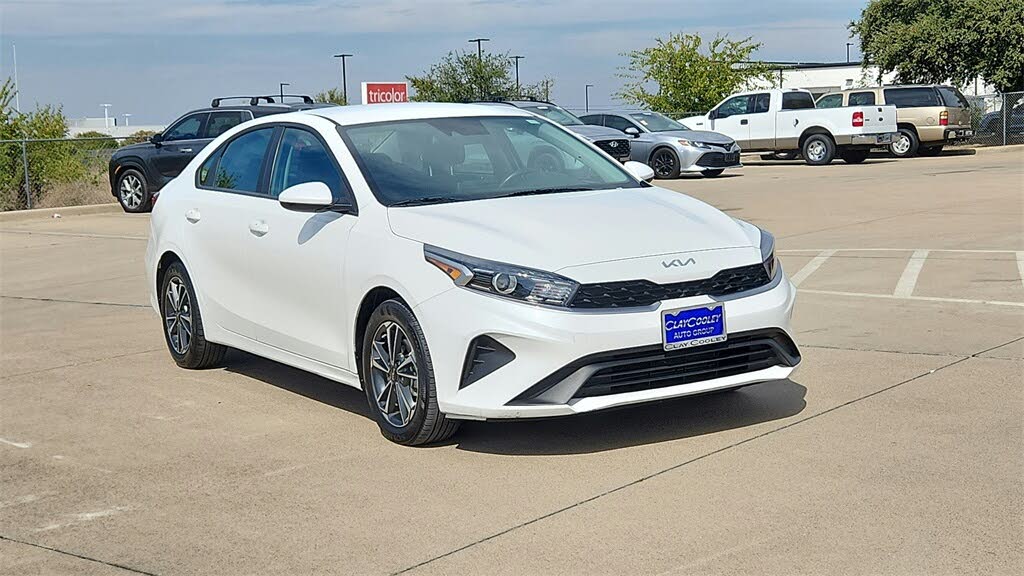 2024 Kia Forte LXS FWD