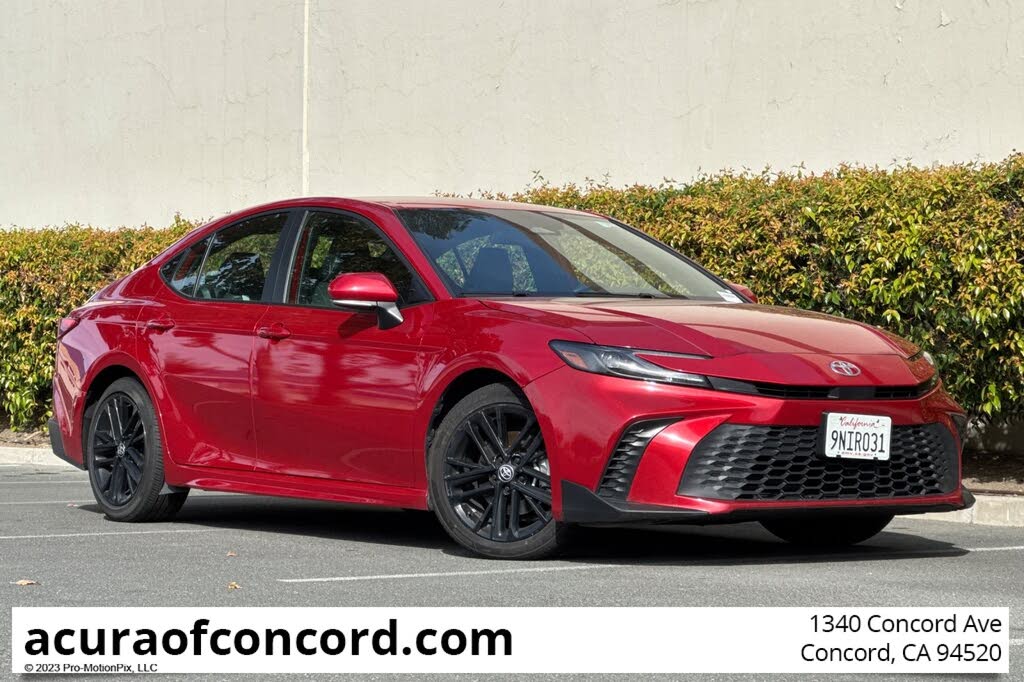 2025 Toyota Camry SE FWD