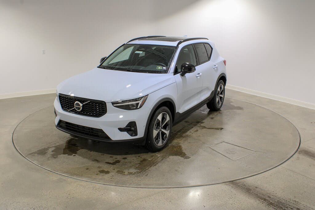 2026 Volvo XC40 B5 Plus AWD