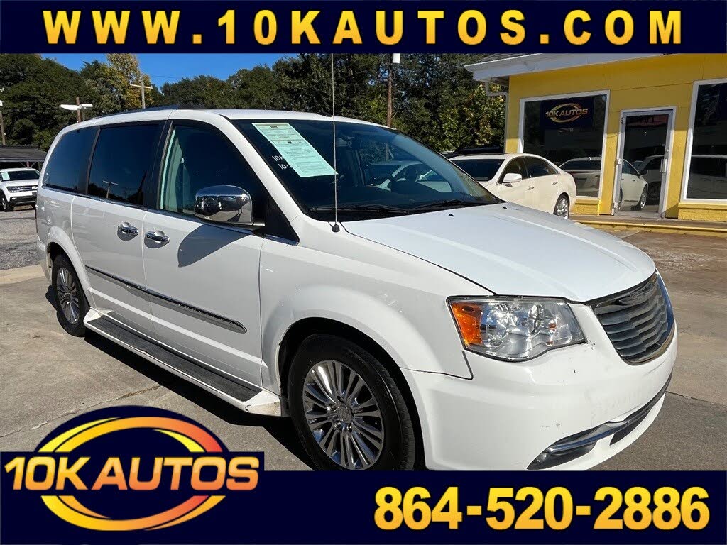 2011 Chrysler Town & Country Limited FWD