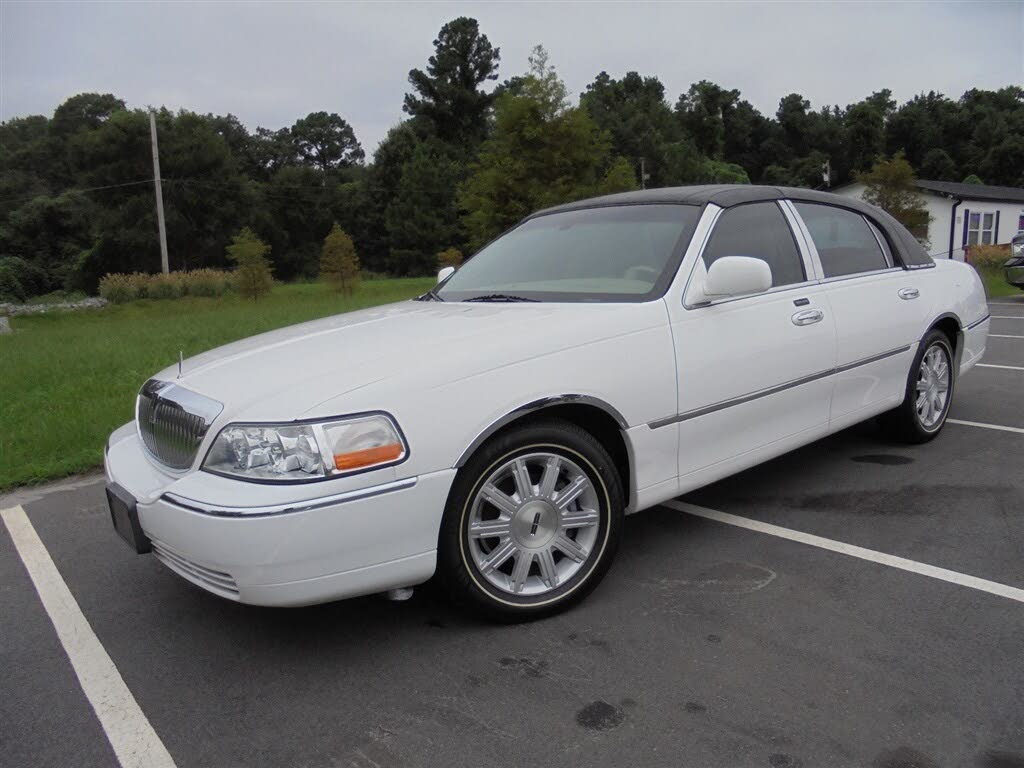 2011 Lincoln Town Car Signature Limited