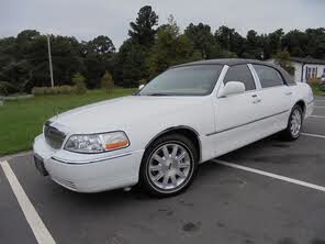 Lincoln Town Car Signature Limited