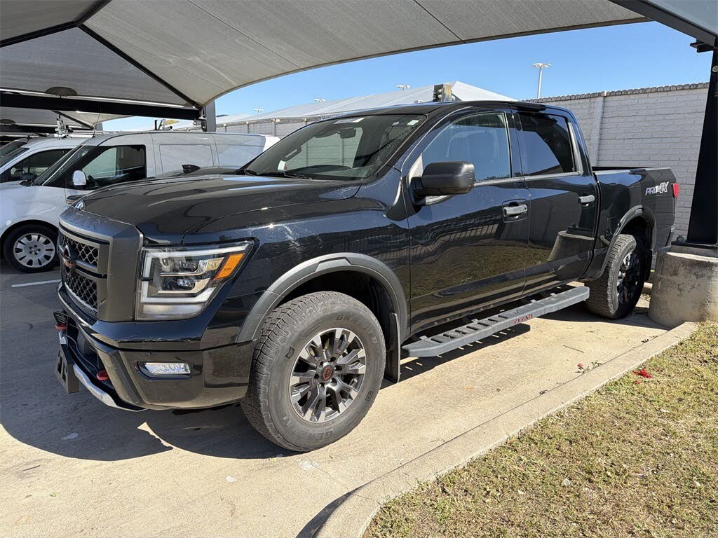 2023 Nissan Titan PRO-4X Crew Cab 4WD