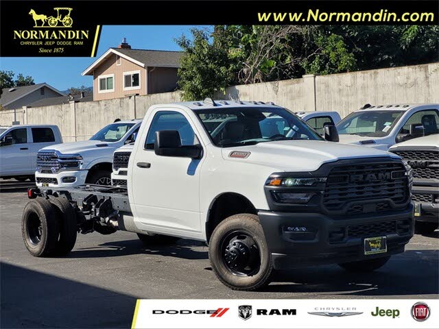 2025 RAM 3500 Chassis Tradesman Regular Cab LB DRW RWD