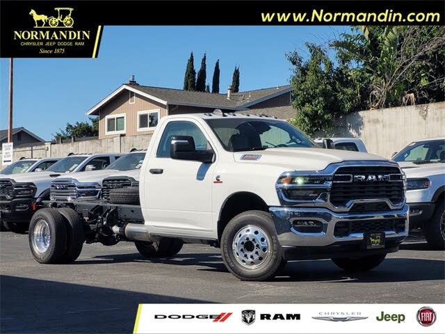 2025 RAM 3500 Chassis Tradesman Regular Cab LB DRW RWD