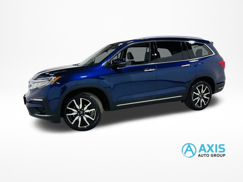 2022 Honda Pilot Touring AWD with Rear Captain's Chairs