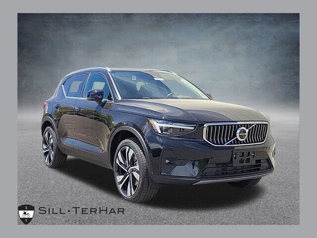 2025 Volvo XC40 B5 Ultra Bright Theme AWD