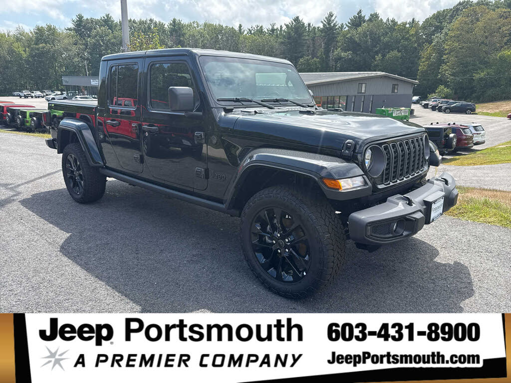 2025 Jeep Gladiator NightHawk Crew Cab 4WD