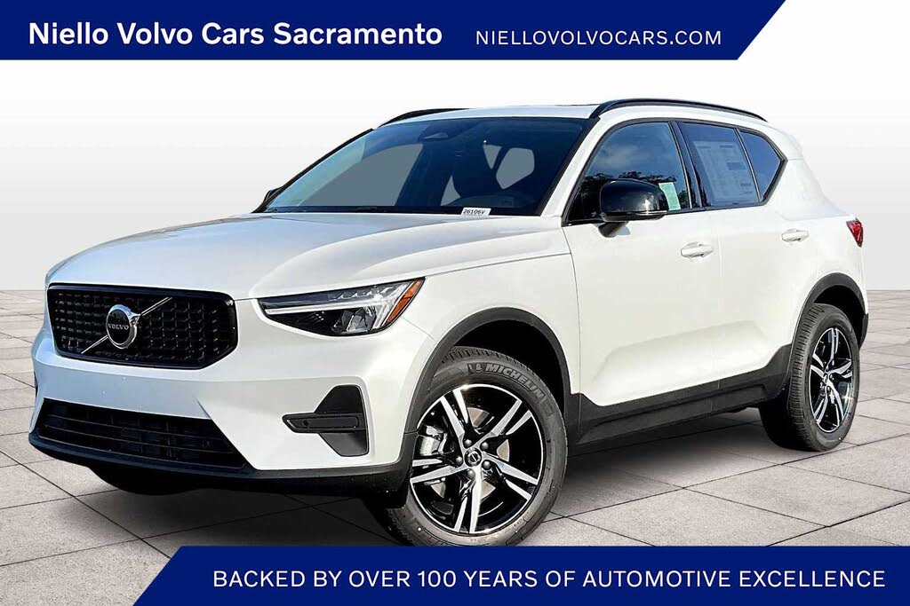 2026 Volvo XC40 B5 Core AWD
