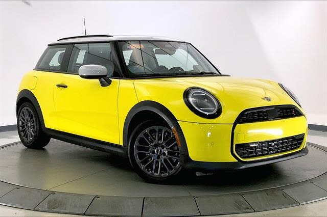 2025 MINI Cooper S Signature Trim 2-door Hatchback