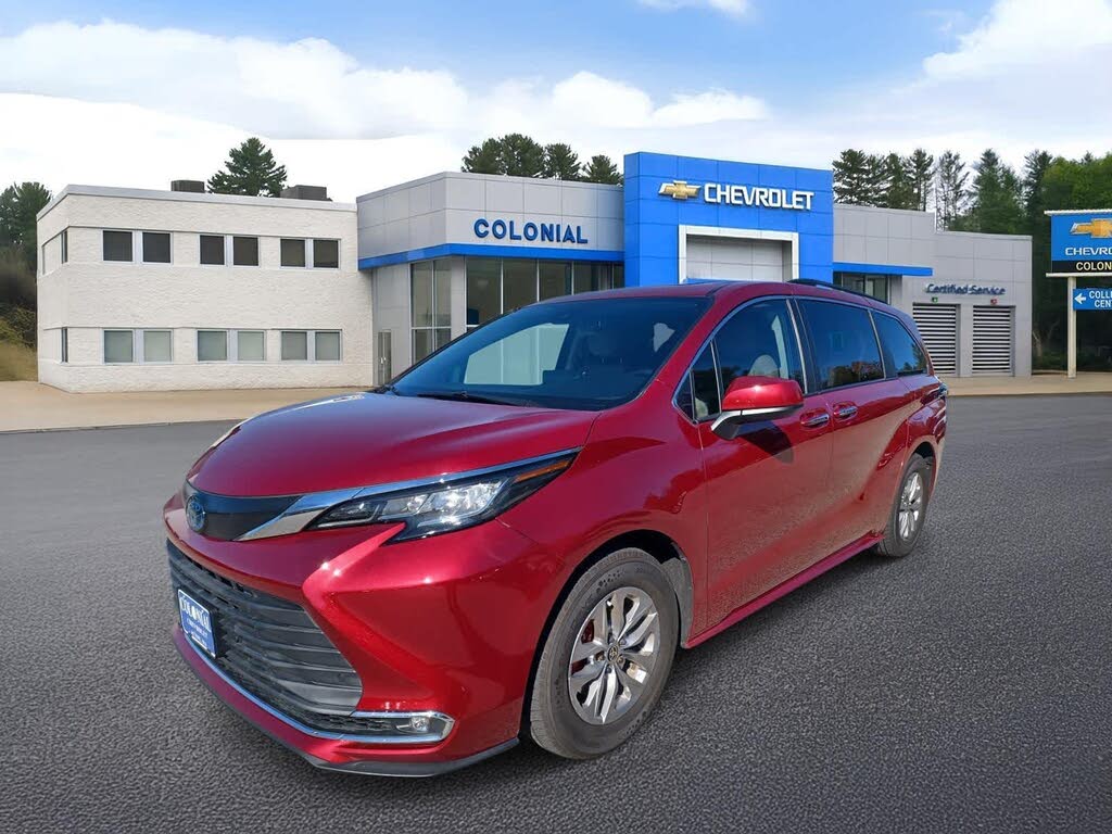 2022 Toyota Sienna XLE 7-Passenger AWD