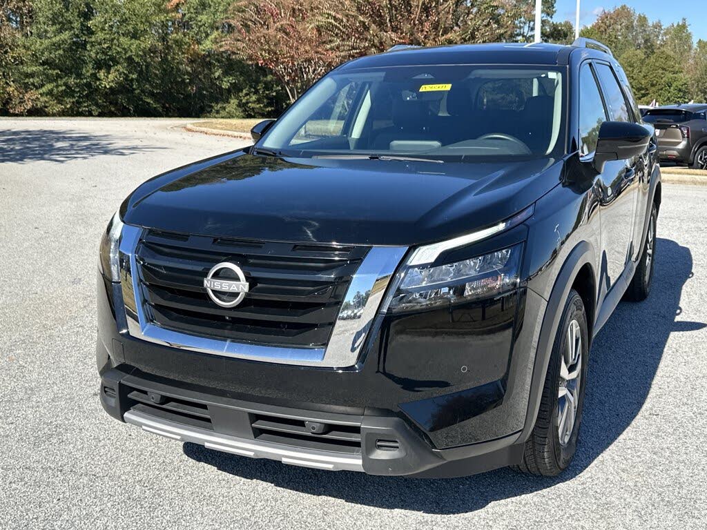 2025 Nissan Pathfinder SL FWD