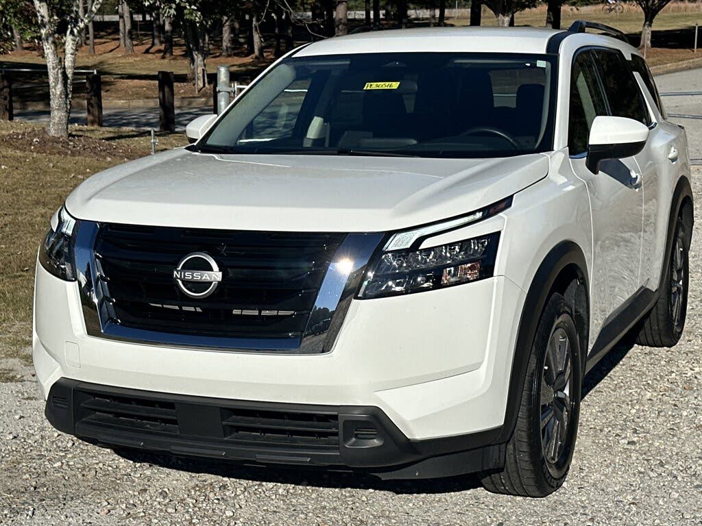 2025 Nissan Pathfinder SV FWD