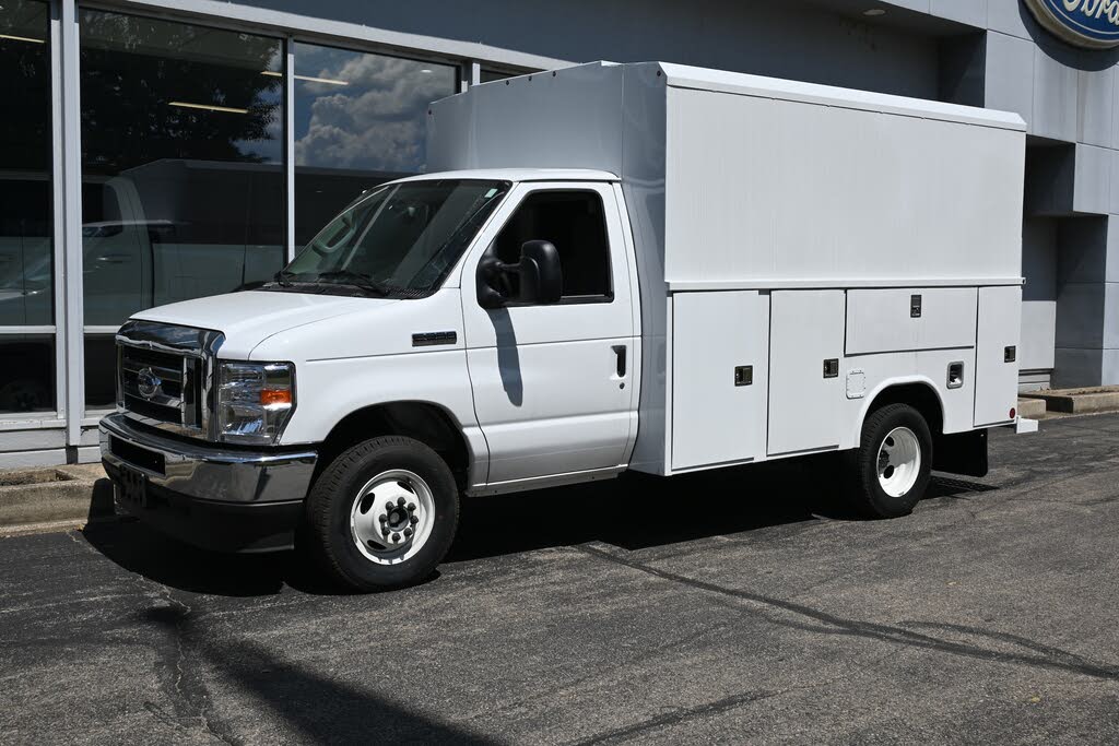 2025 Ford E-Series Chassis E-350 SD Cutaway SB DRW RWD