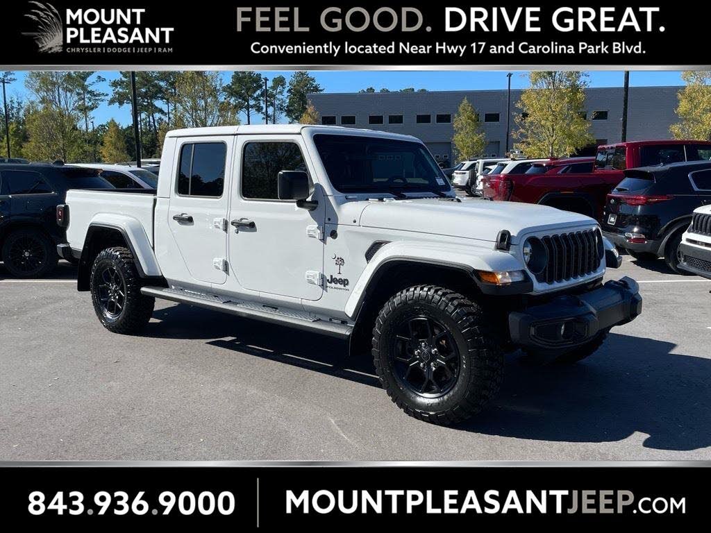 2024 Jeep Gladiator NightHawk Crew Cab 4WD