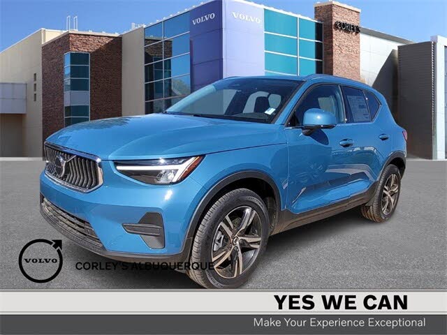 2025 Volvo XC40 B5 Core Bright Theme AWD