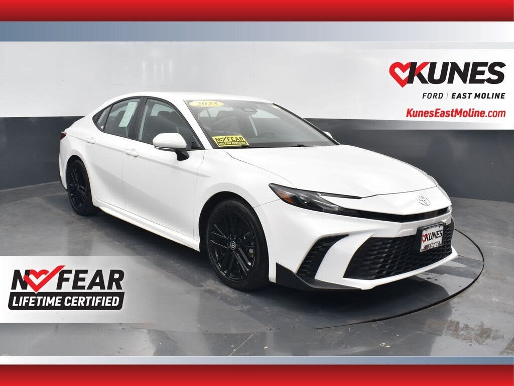 2025 Toyota Camry SE FWD