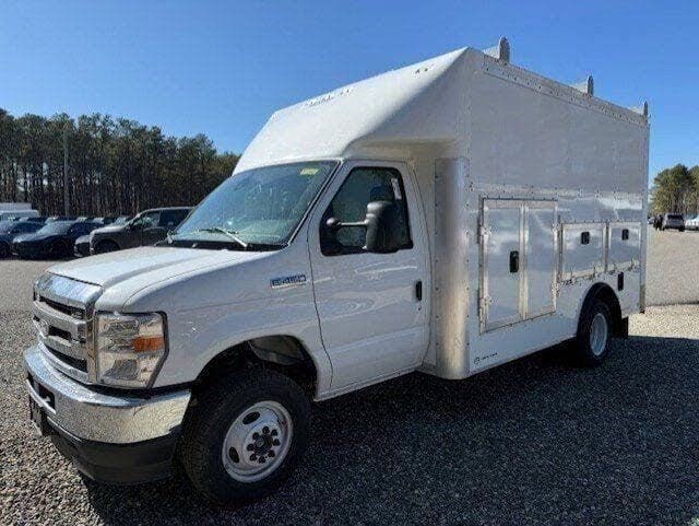 2026 Ford E-Series Chassis E-450 SD Cutaway 158 DRW RWD