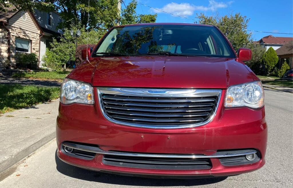 2016 Chrysler Town & Country Touring-L FWD
