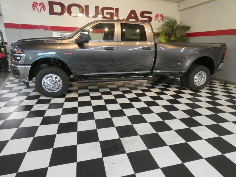 2026 RAM 3500 Tradesman Crew Cab LB DRW 4WD