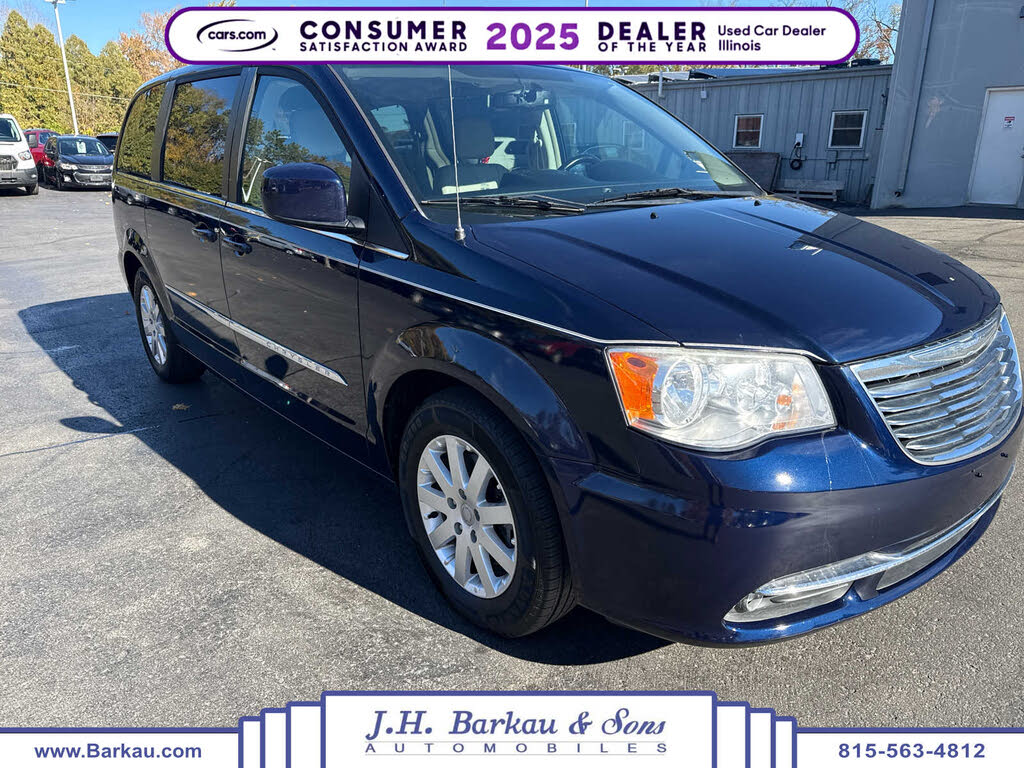 2013 Chrysler Town & Country Touring FWD