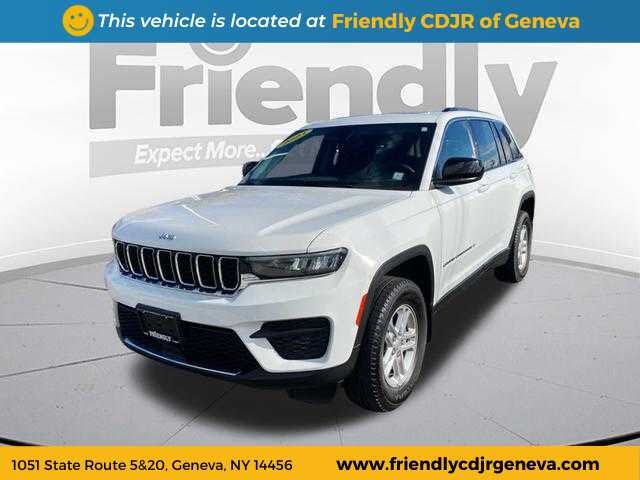 2023 Jeep Grand Cherokee Laredo 4WD