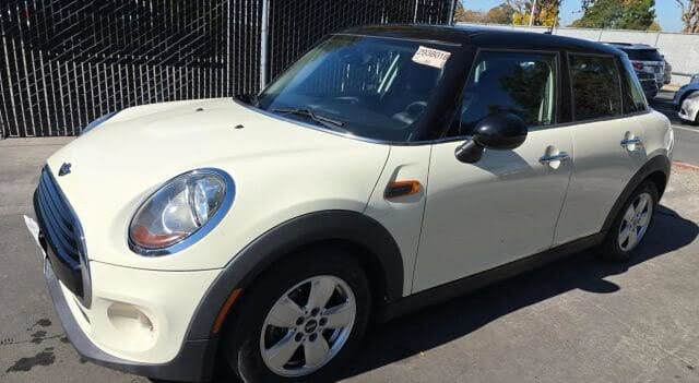 2016 MINI Cooper 4-Door Hatchback FWD