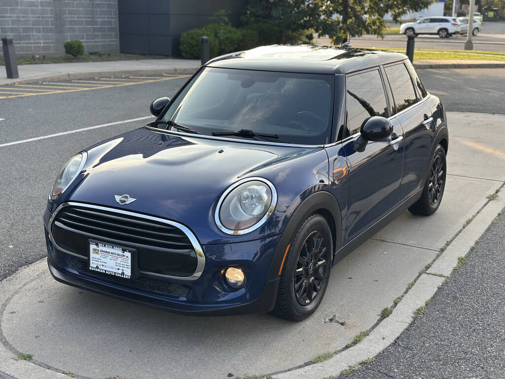2017 MINI Cooper 4-Door Hatchback FWD